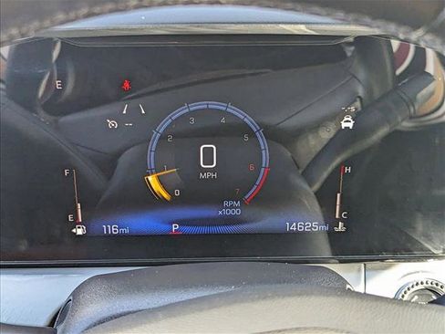 Used 2024 Chevrolet Trax LT w/ LT Convenience Package image 11