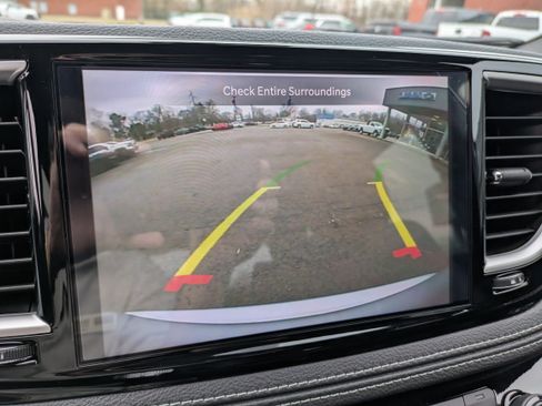 Used 2026 Chrysler Pacifica Select image 21