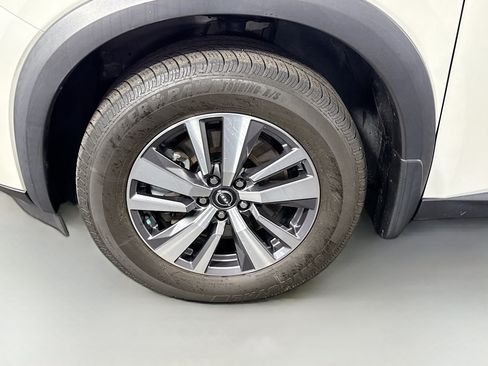 Used 2023 Nissan Pathfinder SL AWD/4WD image 38