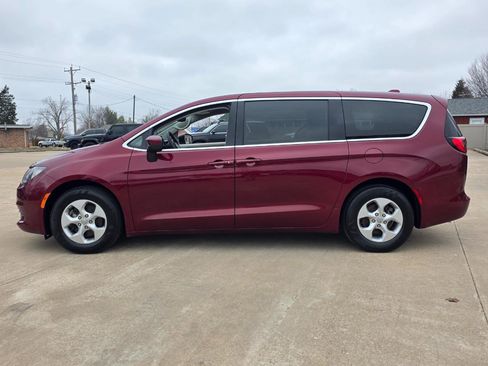 Used 2017 Chrysler Pacifica LX w/ Tire & Wheel Group image 4
