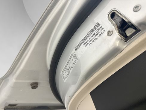 Used 2024 Chrysler Pacifica Touring-L FWD image 11