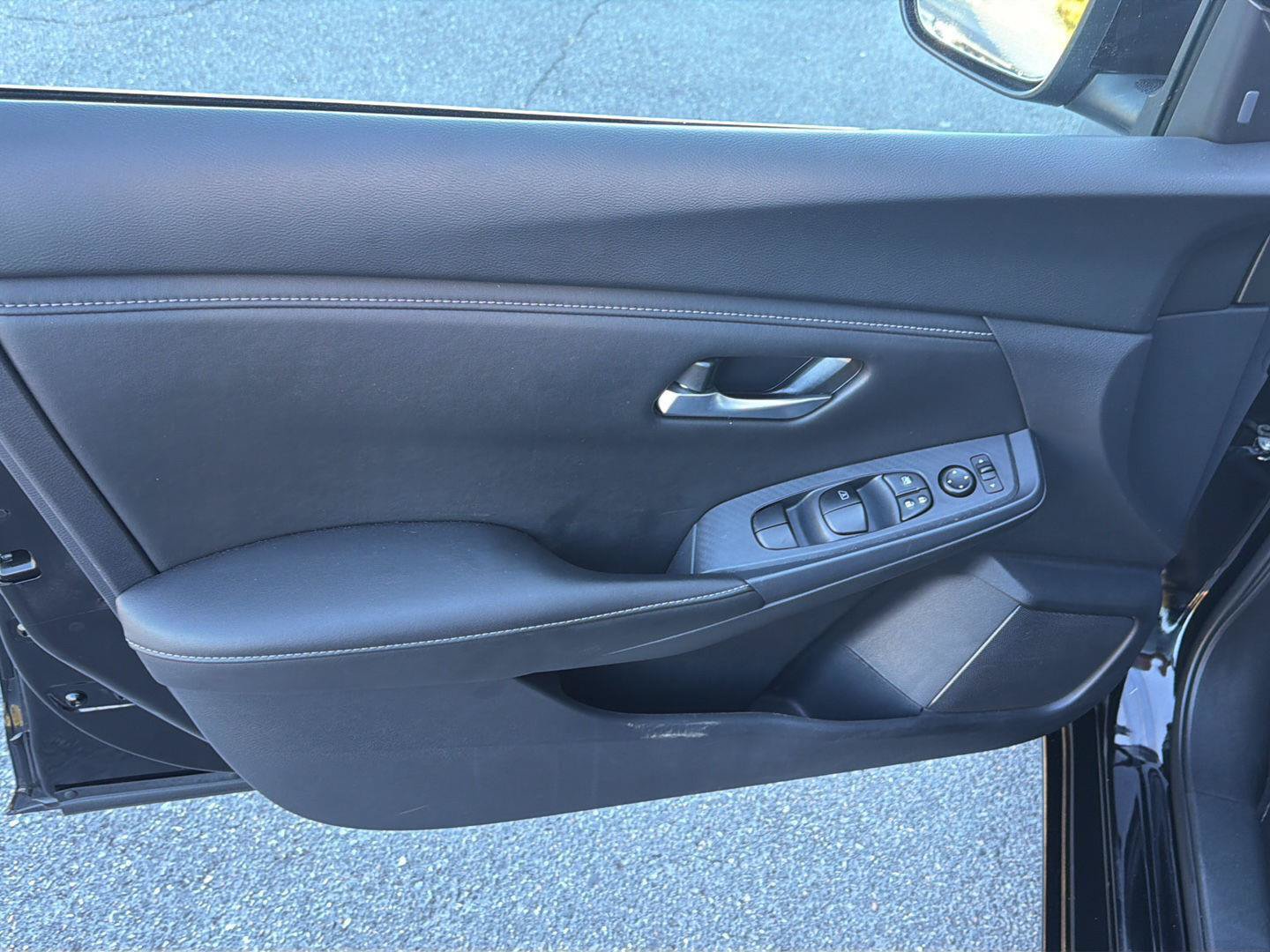 Used 2025 Nissan Sentra SV FWD image 16