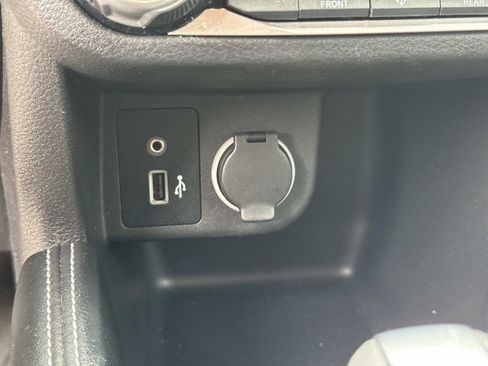 Certified 2020 Nissan Kicks SR image 24