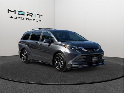 Used 2025 Toyota Sienna Platinum