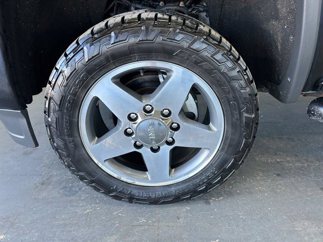 Used 2018 GMC Sierra 2500 SLT w/ All Terrain HD Package AWD/4WD image 11