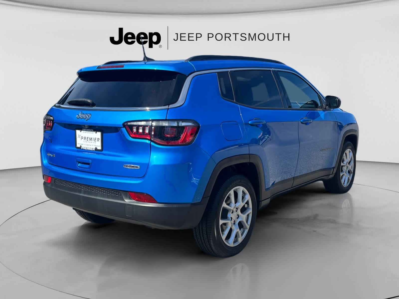 Used 2023 Jeep Compass Latitude AWD/4WD image 2