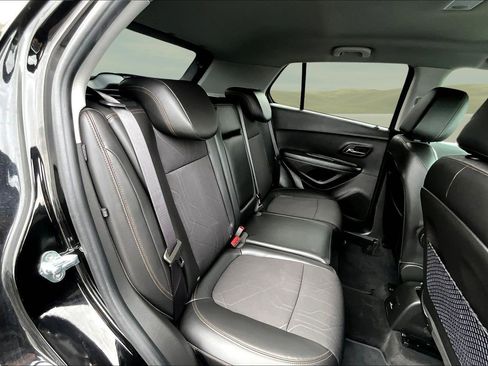 Used 2020 Chevrolet Trax LT w/ LT Convenience Package image 16