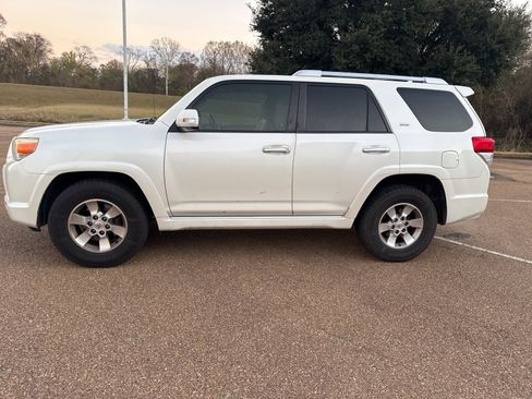 Used 2013 Toyota 4Runner SR5 image 4