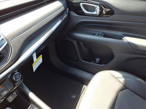 New 2026 Jeep Compass Latitude AWD/4WD image 17