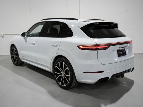 Used 2023 Porsche Cayenne GTS image 3