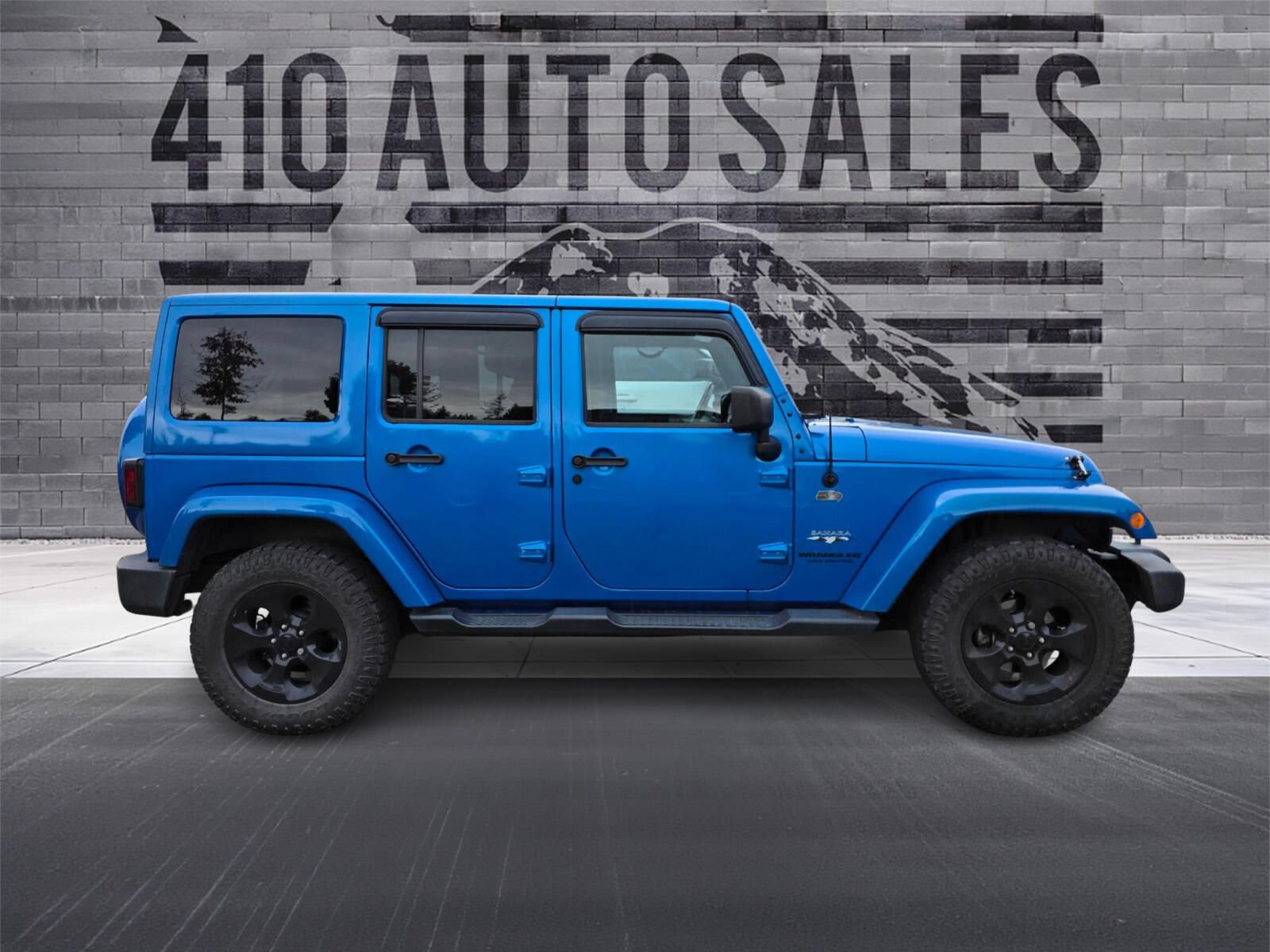 Used 2016 Jeep Wrangler Unlimited Sahara w/ Max Tow Package AWD/4WD image 2