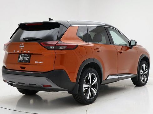 Used 2023 Nissan Rogue SL w/ SL Premium Package image 10