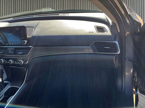 Used 2018 Honda Accord LX image 17