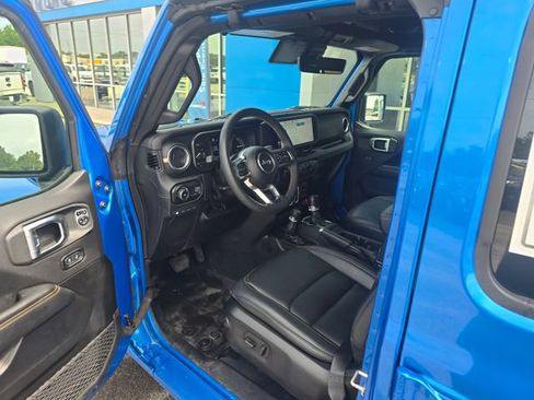 Used 2024 Jeep Wrangler Unlimited Sahara w/ Technology Group AWD/4WD image 11