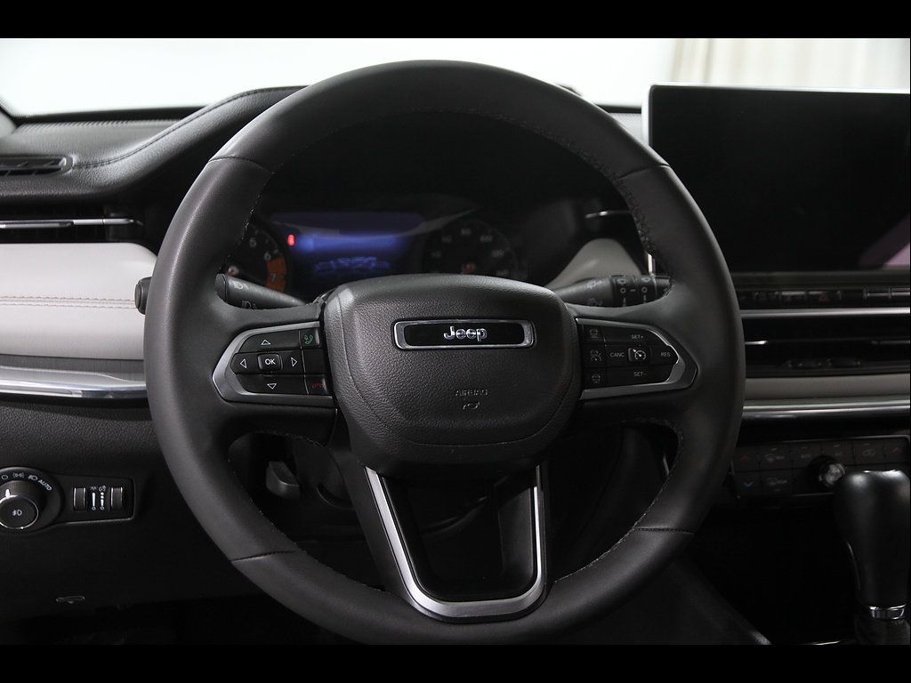 Used 2023 Jeep Compass Limited AWD/4WD image 7
