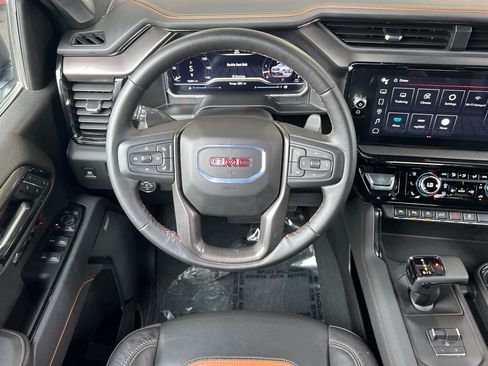 Used 2025 GMC Sierra 1500 AT4 image 13