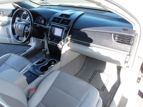 Used 2013 Toyota Camry XLE w/ Leather Pkg FWD image 13