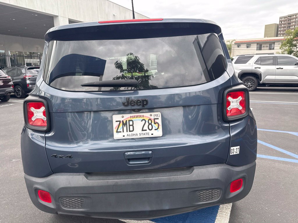 Used 2023 Jeep Renegade Latitude AWD/4WD image 9