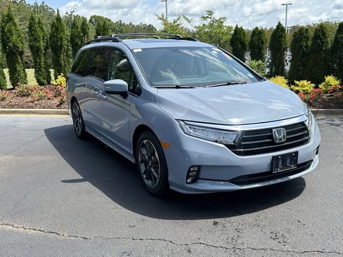 Used 2024 Honda Odyssey Elite image 2
