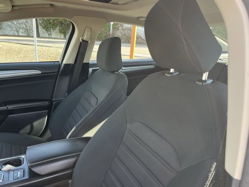 Used 2020 Ford Fusion SE image 17
