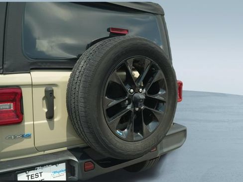 Used 2022 Jeep Wrangler Unlimited Sahara AWD/4WD image 46
