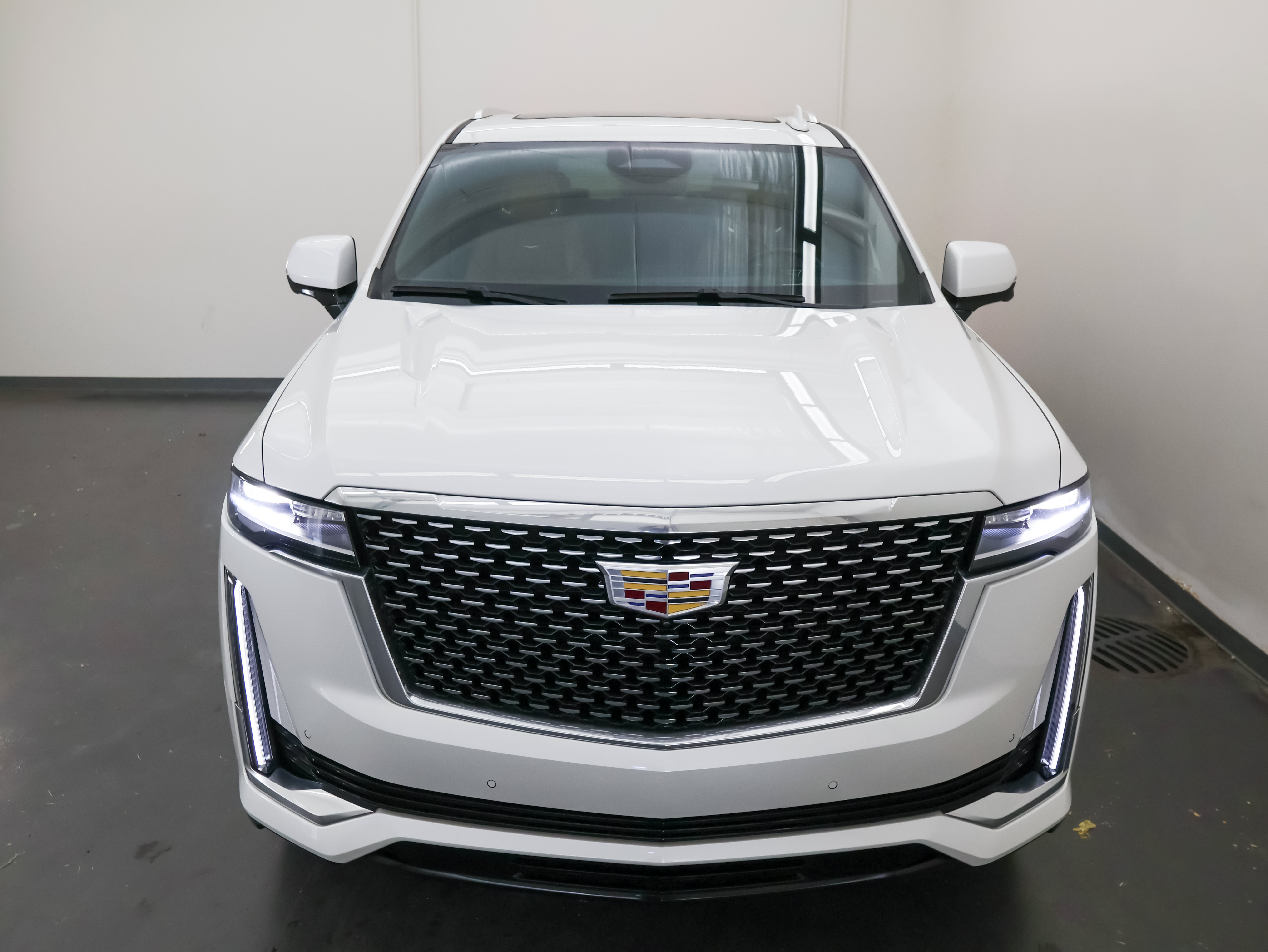 Used 2024 Cadillac Escalade Premium Luxury w/ Performance Package AWD/4WD image 9