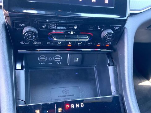 Used 2025 Jeep Grand Cherokee L Laredo w/ Luxury Tech Group I RWD image 35