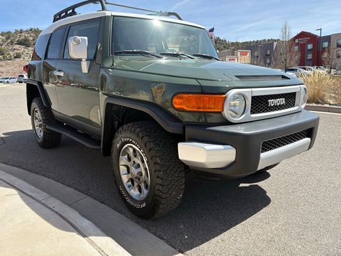Used 2013 Toyota FJ Cruiser 4WD w/ Upgrade Pkg image 11