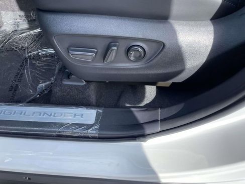 New 2026 Toyota Highlander Limited image 30