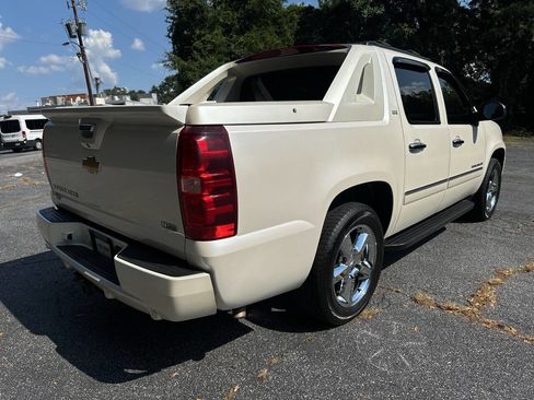 Used 2012 Chevrolet Avalanche LTZ image 7
