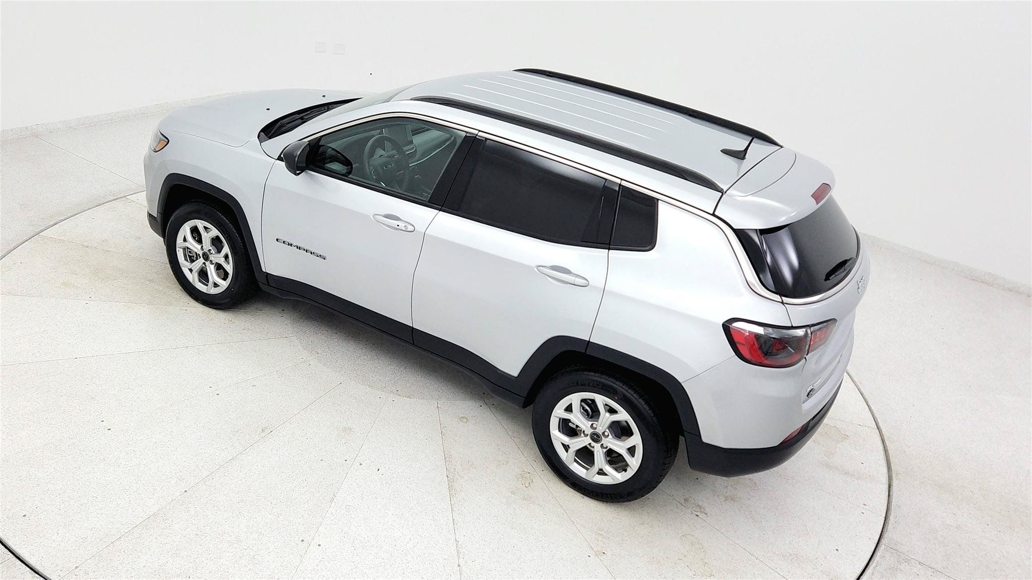 Used 2025 Jeep Compass Latitude AWD/4WD image 37