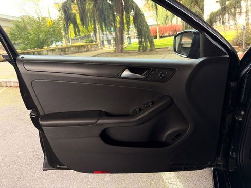 Used 2015 Volkswagen Jetta S image 18