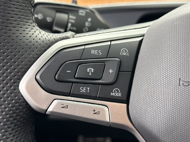 Used 2025 Volkswagen Tiguan SEL R-Line AWD/4WD image 37