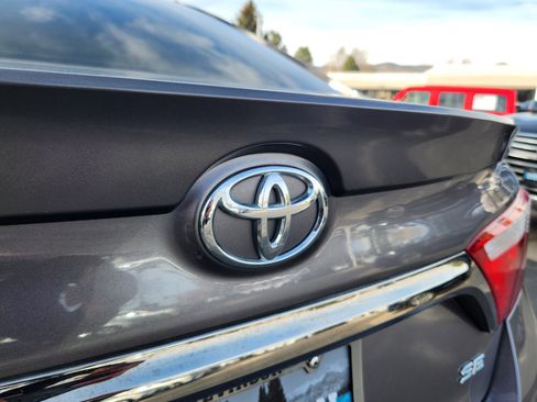 Used 2016 Toyota Camry SE image 18