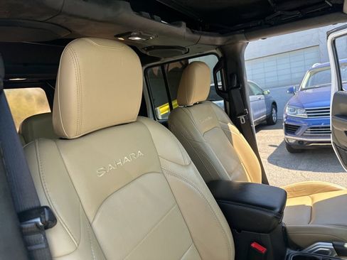 Used 2018 Jeep Wrangler Unlimited Sahara AWD/4WD image 37