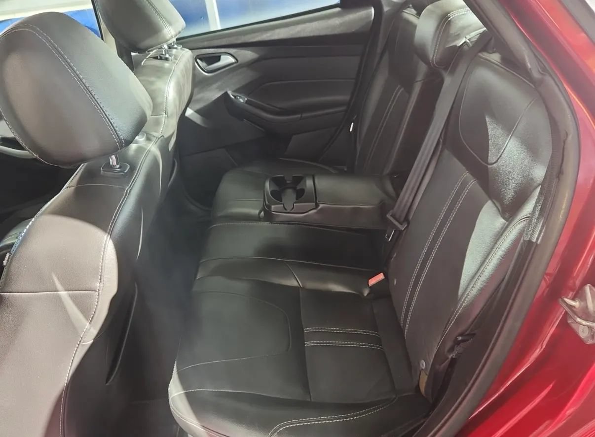 Used 2014 Ford Focus SE w/ Equipment Group 201A FWD image 9