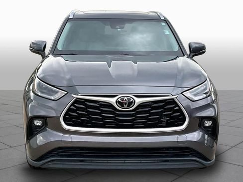 Used 2021 Toyota Highlander XLE FWD image 4