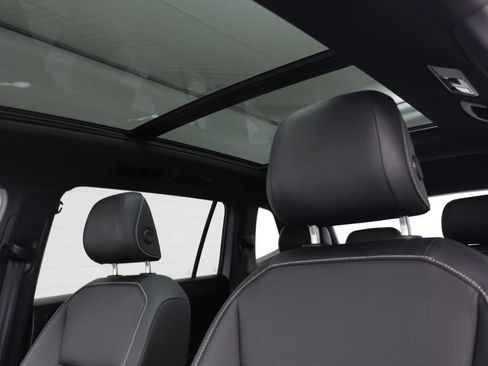 Certified 2024 Volkswagen Tiguan SE R-Line AWD/4WD image 12