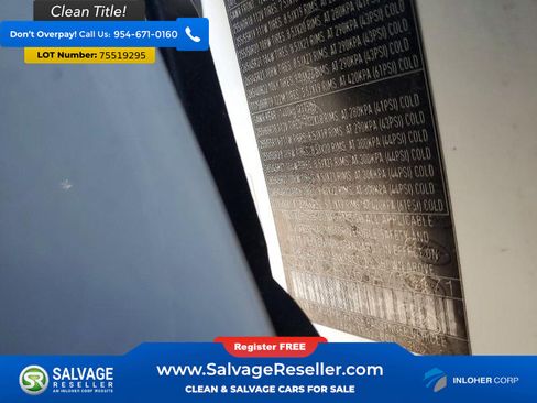 Used 2018 Land Rover Range Rover Velar R-Dynamic SE image 17