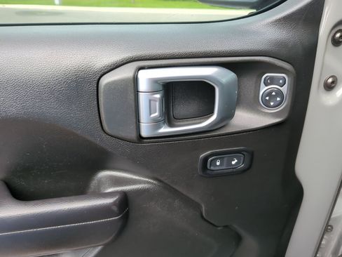 Used 2021 Jeep Gladiator Sport AWD/4WD image 17
