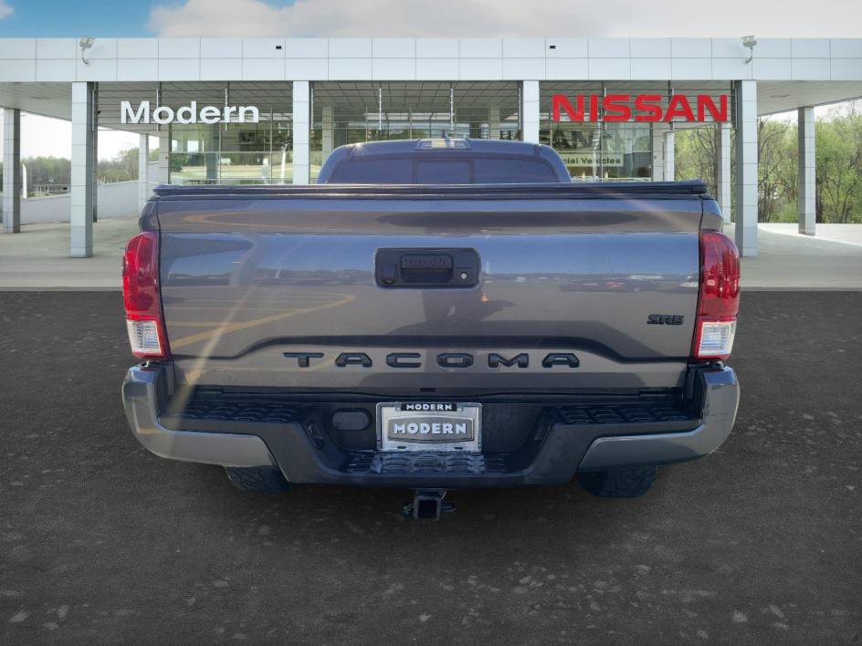 Used 2017 Toyota Tacoma 2WD Double Cab image 4