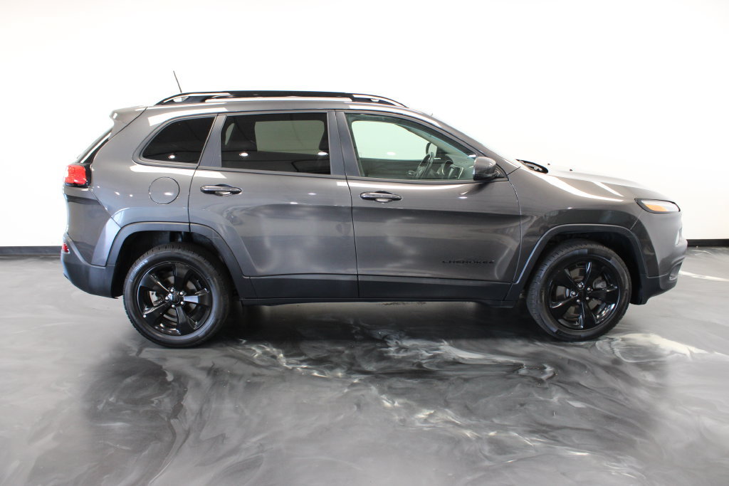 Used 2017 Jeep Cherokee Limited FWD image 24