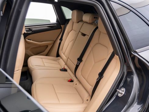 Certified 2026 Porsche Macan AWD/4WD image 18