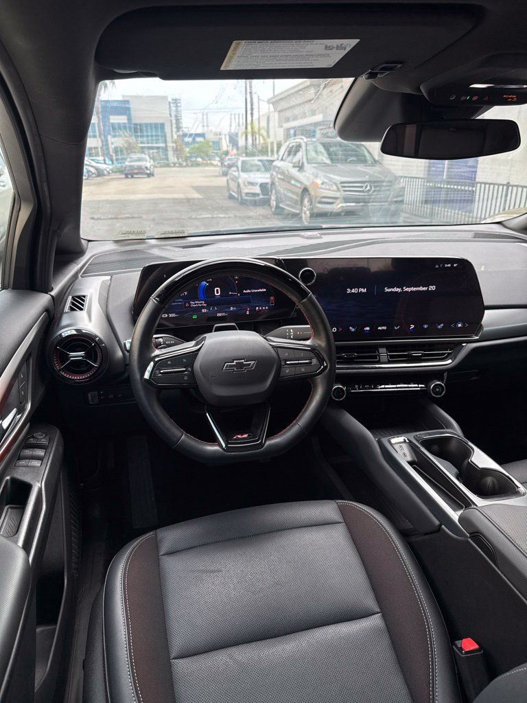 Used 2024 Chevrolet Equinox EV RS FWD image 23