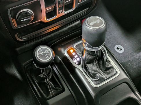Used 2023 Jeep Wrangler Unlimited Sahara AWD/4WD image 27