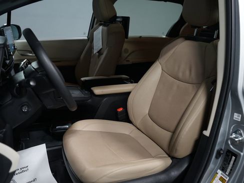 Certified 2023 Toyota Sienna Limited image 30