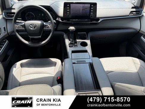 Used 2023 Toyota Sienna Limited FWD image 29