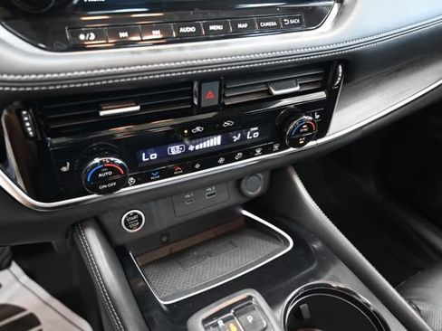 Used 2021 Nissan Rogue Platinum FWD image 19