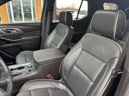 Used 2023 Chevrolet Traverse Premier w/ Redline Edition image 23
