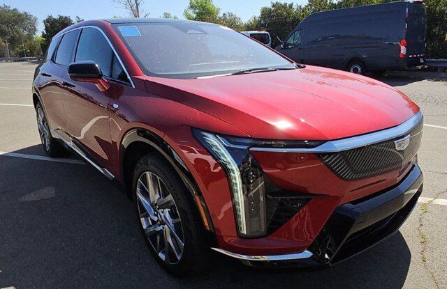 Used 2025 Cadillac Optiq Luxury 1 AWD/4WD image 2